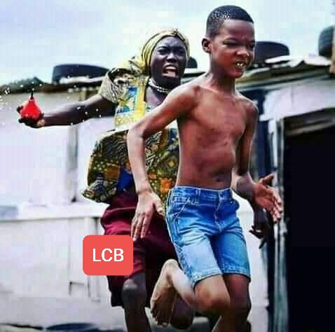 Article : QUAND J&rsquo;ÉTAIS PETIT, MA MÈRE ME POURSUIVAIT AVEC UN PURGEOIR POUR ME PURGER