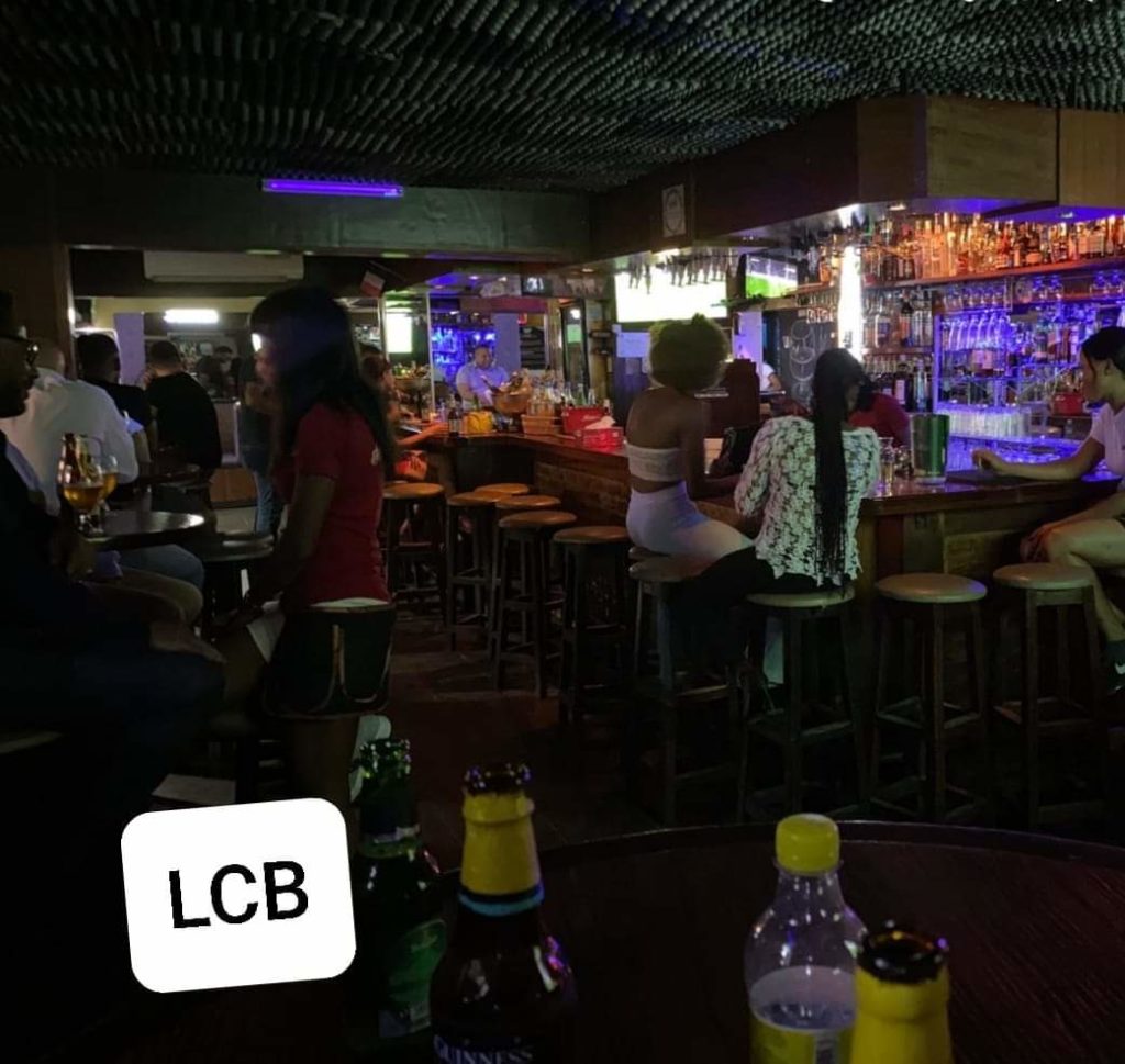 Article : UNE NUIT DANS UN BAR D&rsquo;ABIDJAN AVEC DES FILLES DE JOIE…