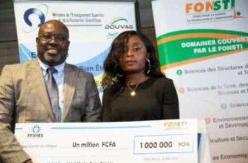 Article : Côte d’Ivoire : chacune des 23 meilleures étudiantes de filières scientifiques reçoivent 1 million de francs CFA