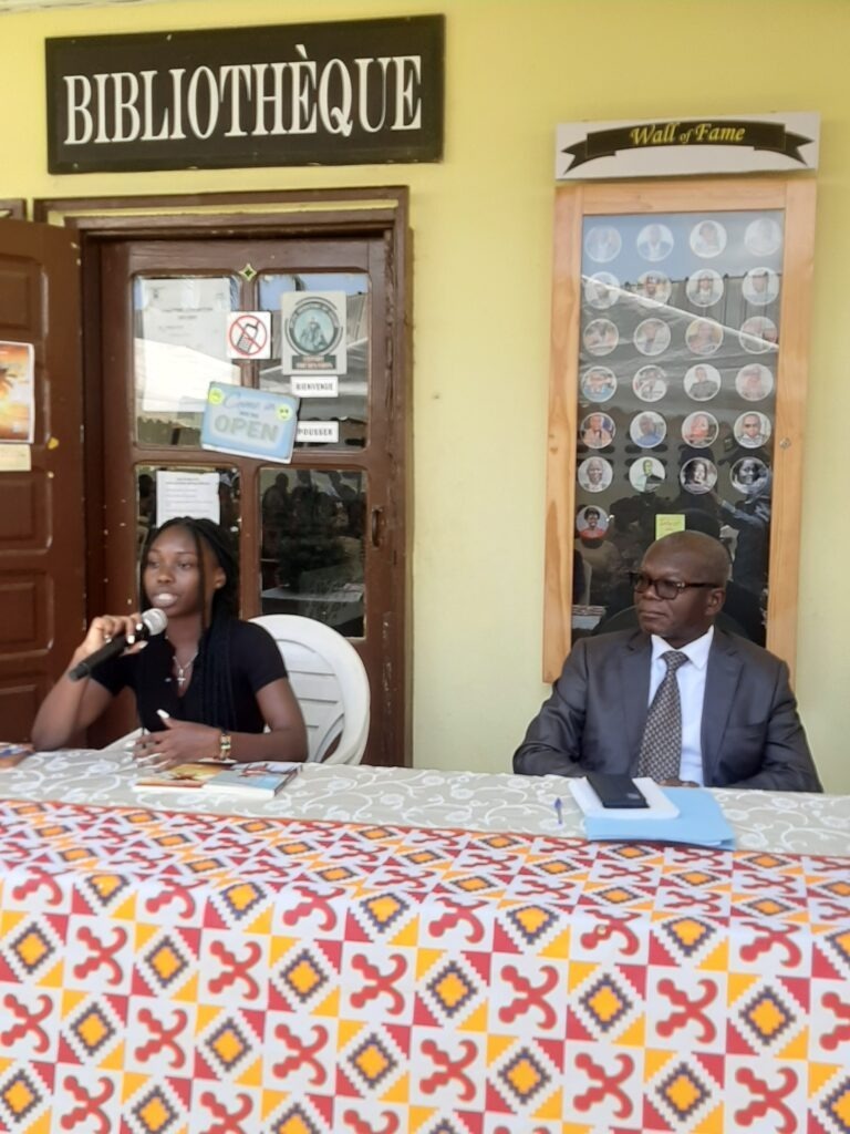 Article : À 17 ans, Essime Maho publie déjà deux livres. Conférence-Dédicace au lycée moderne de Cocody